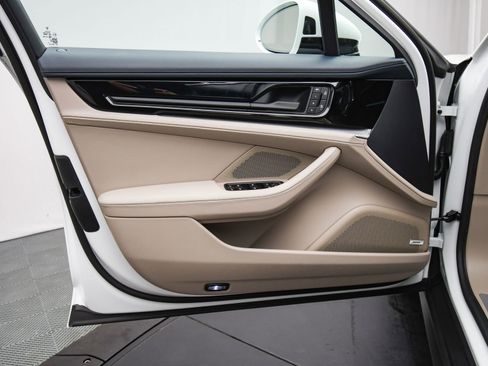 Certified 2025 Porsche Panamera 4 image 44