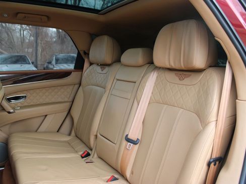 Used 2018 Bentley Bentayga AWD/4WD image 19