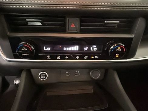 Used 2023 Nissan Rogue SV AWD/4WD image 22