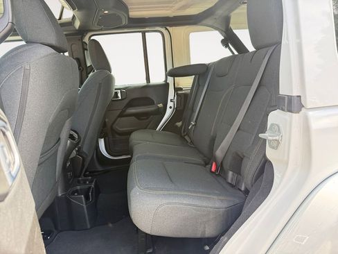Used 2025 Jeep Wrangler Unlimited Sahara AWD/4WD image 13