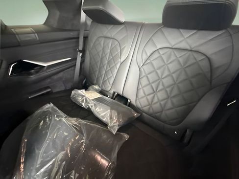 Used 2026 BMW X7 xDrive40i w/ M Sport Package image 25