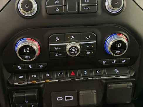 Used 2021 GMC Sierra 1500 AT4 w/ AT4 Premium Package AWD/4WD image 19
