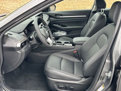 New 2025 Nissan Altima 2.5 SL image 9