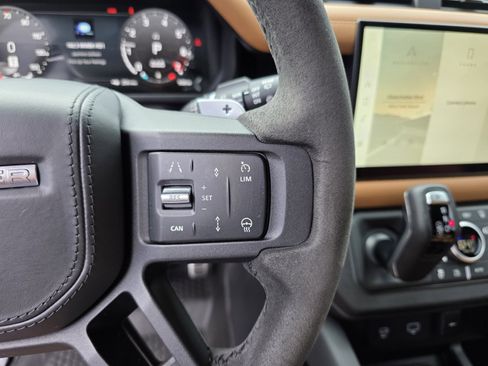 Used 2023 Land Rover Defender 110 image 15