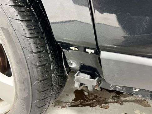 Used 2013 Chevrolet Traverse LTZ image 32