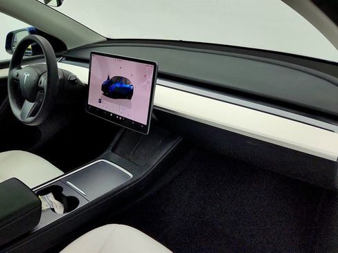 Used 2023 Tesla Model Y Long Range image 29