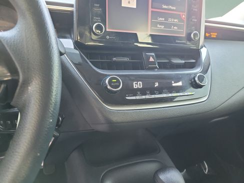 Used 2022 Toyota Corolla LE FWD image 19
