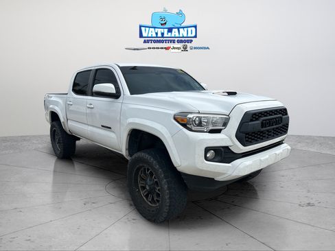 Used 2020 Toyota Tacoma TRD Sport AWD/4WD image 7