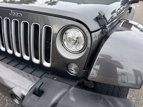 Used 2018 Jeep Wrangler Sahara w/ Connectivity Group image 9