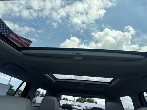Certified 2021 GMC Acadia SLT FWD image 16