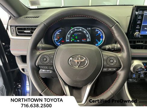 Used 2022 Toyota RAV4 SE image 9