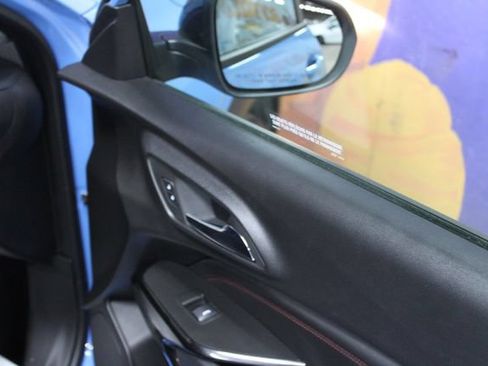 Used 2024 Chevrolet Trax RS w/ Sunroof Package FWD image 9