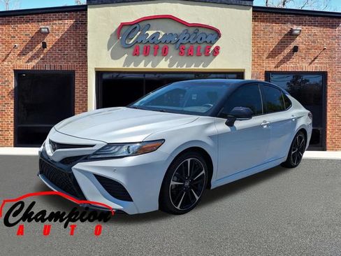 Used 2018 Toyota Camry XSE w/ Audio Package FWD image 9