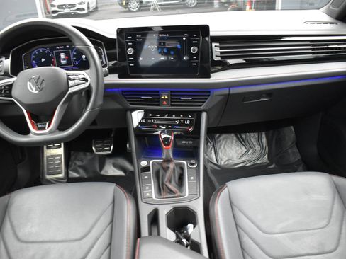 Used 2025 Volkswagen Jetta GLI Autobahn FWD image 14