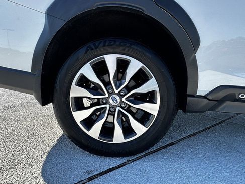 Used 2025 Subaru Outback Limited w/ Popular Package #2 AWD/4WD image 12