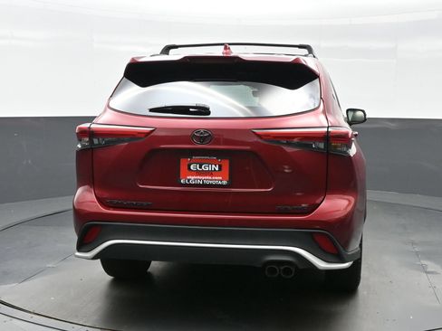 Used 2022 Toyota Highlander XSE AWD/4WD image 5