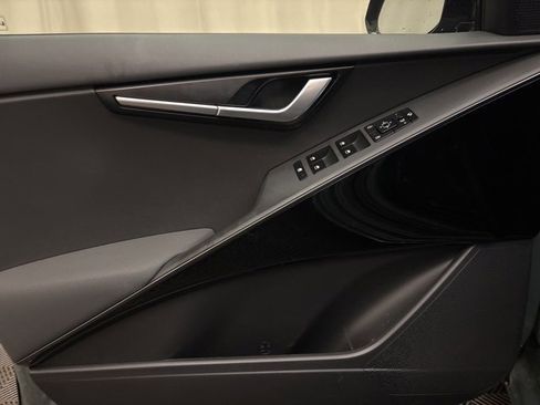Certified 2023 Kia Niro EX Touring image 9