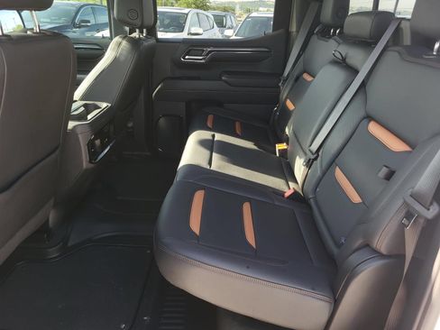 Used 2024 GMC Sierra 1500 AT4 w/ AT4 Premium Package AWD/4WD image 11