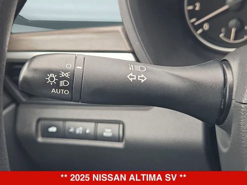 Used 2025 Nissan Altima 2.5 SV FWD image 25