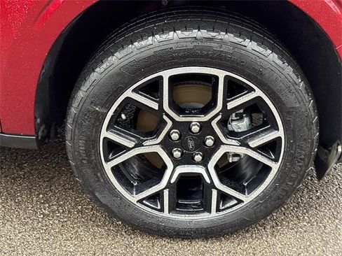 Certified 2025 Ford Maverick Lariat w/ 4K Tow Package image 9