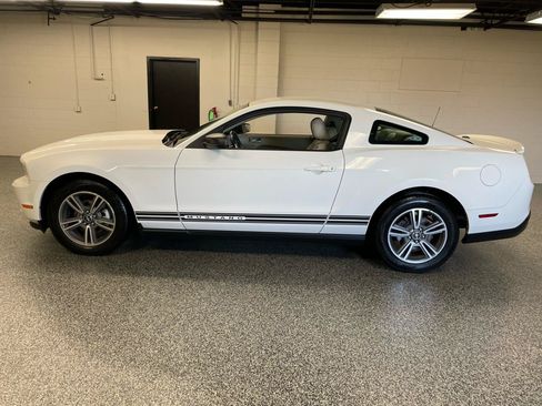 Used 2010 Ford Mustang Coupe RWD image 9