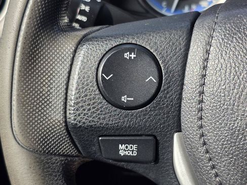 Used 2017 Toyota Corolla LE FWD image 14