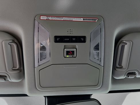 Used 2025 Toyota RAV4 XLE image 21