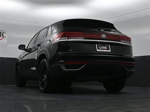 Used 2024 Volkswagen Atlas Cross Sport SE image 25