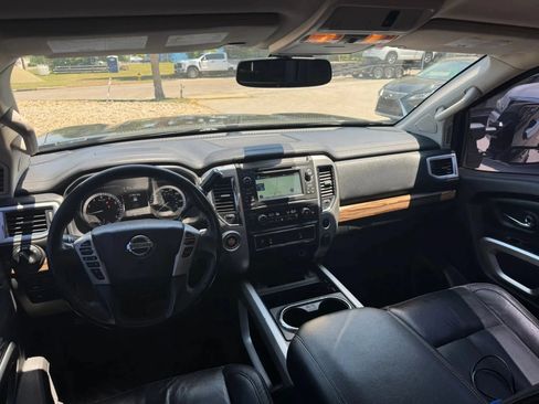 Used 2017 Nissan Titan SL w/ SL Towing Convenience Package RWD image 23