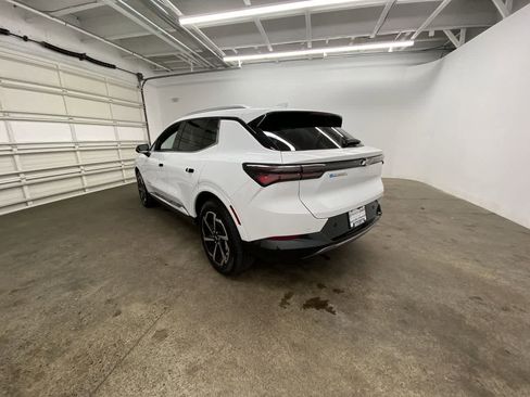 Used 2025 Chevrolet Equinox EV LT w/ Convenience Package image 4