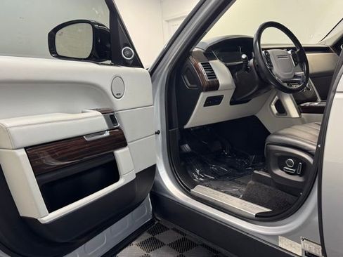 Used 2017 Land Rover Range Rover HSE image 11