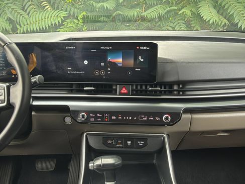Used 2026 Kia Carnival FWD image 21