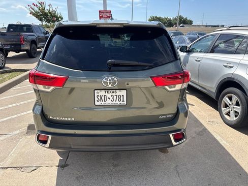 Used 2019 Toyota Highlander Limited FWD image 9