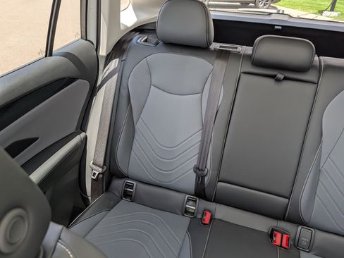 Certified 2025 Volkswagen Tiguan SE AWD/4WD image 12