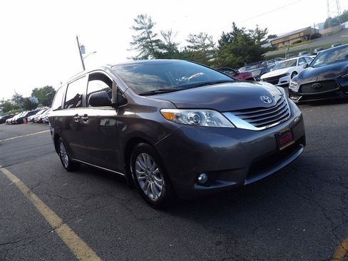 Used 2016 Toyota Sienna XLE w/ XLE Navigation Package FWD image 7
