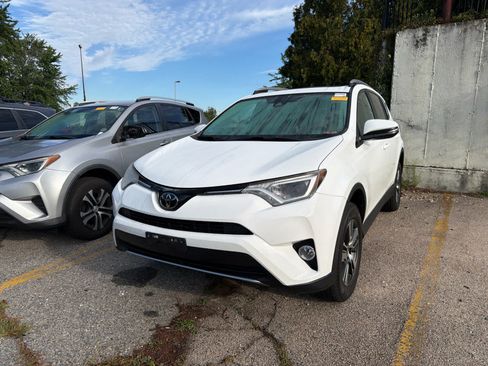 Used 2018 Toyota RAV4 XLE AWD/4WD image 8