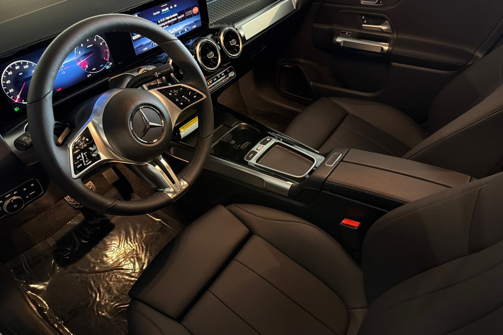 New 2026 Mercedes-Benz GLB 250 image 9