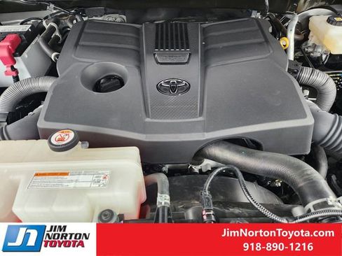 Used 2022 Toyota Tundra SR5 w/ SR5 Convenience Package AWD/4WD image 32