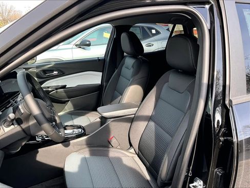 New 2026 Chevrolet Trax LT w/ Midnight Edition FWD image 11