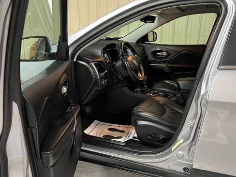 Used 2020 Jeep Cherokee Limited image 10