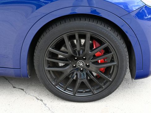 Used 2023 Maserati Levante Trofeo AWD/4WD image 12