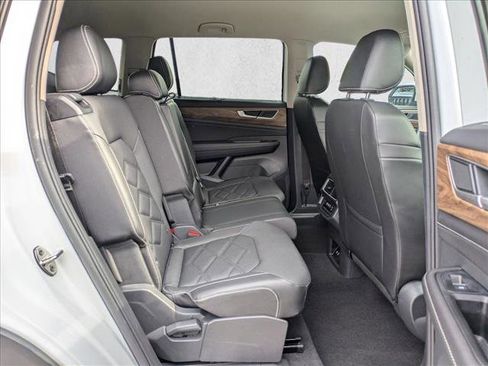 Used 2025 Volkswagen Atlas SE image 20