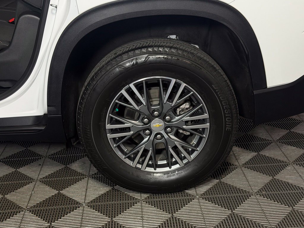 Used 2025 Chevrolet Traverse LT w/ Driver Confidence Package FWD image 23