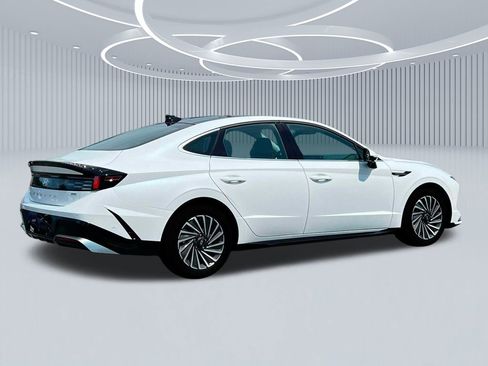 New 2025 Hyundai Sonata Limited image 8