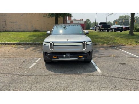 Used 2024 Rivian R1S Adventure AWD/4WD image 3