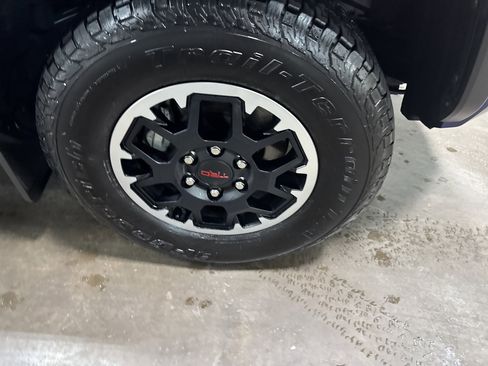Used 2024 Toyota Tacoma TRD Off-Road image 37