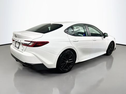 Used 2025 Toyota Camry SE FWD image 4