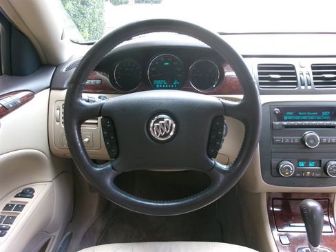 Used 2007 Buick Lucerne CXL w/ Luxury Package FWD image 24