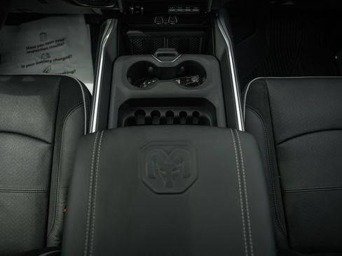 New 2026 RAM 2500 Laramie AWD/4WD image 32