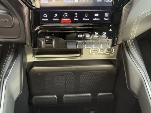 Used 2024 RAM 2500 Limited image 20